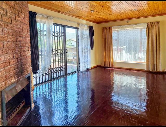 3 BEDROOM HOUSE FOR SALE IN PINEVIEW